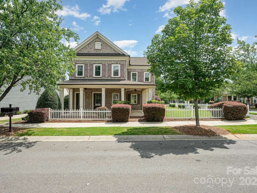 6304 Kennard Drive, Charlotte, NC 28216.  MLS# CAR4283125, YatesRealty ID 27979. 