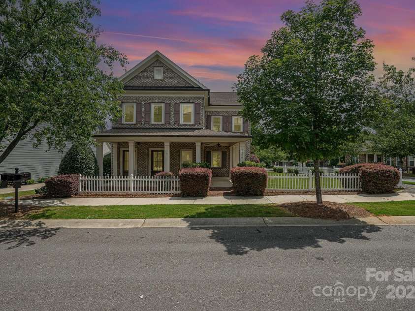 6304 Kennard Drive, Charlotte, NC 28216.  MLS# CAR4283125, YatesRealty ID 27979. 