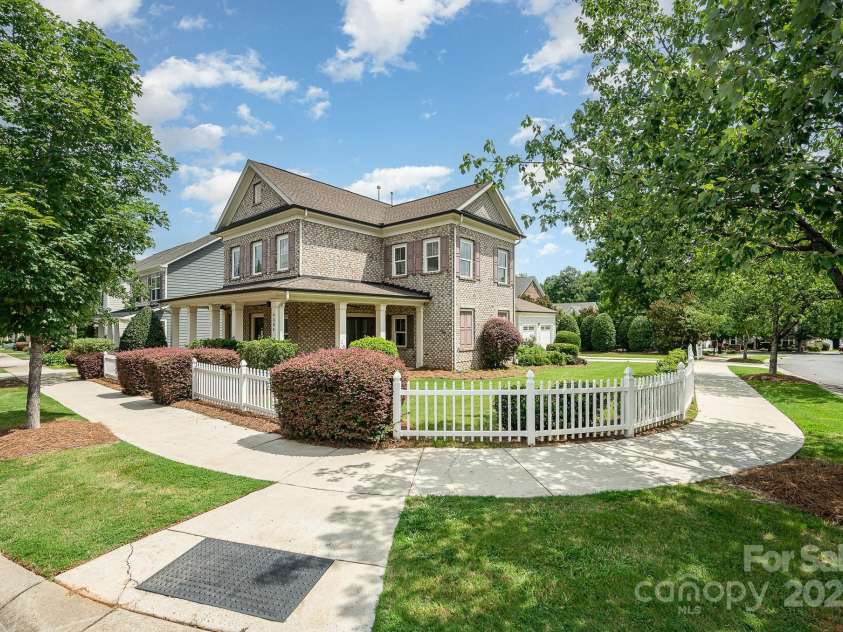 6304 Kennard Drive, Charlotte, NC 28216.  MLS# CAR4283125, YatesRealty ID 27979. 