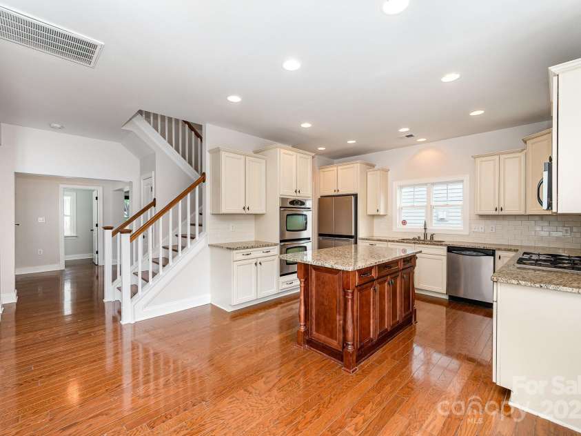 6304 Kennard Drive, Charlotte, NC 28216.  MLS# CAR4283125, YatesRealty ID 27979. 