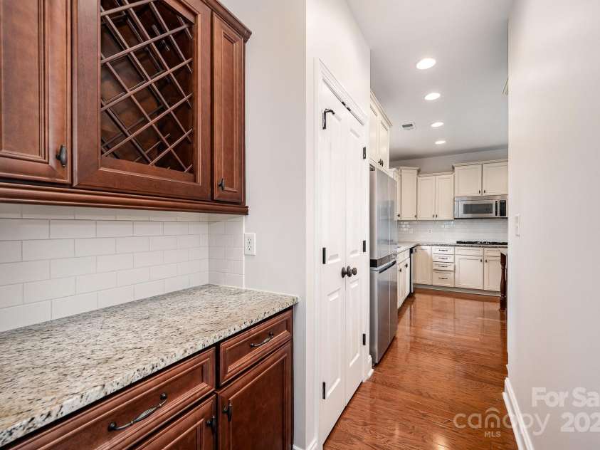 6304 Kennard Drive, Charlotte, NC 28216.  MLS# CAR4283125, YatesRealty ID 27979. 