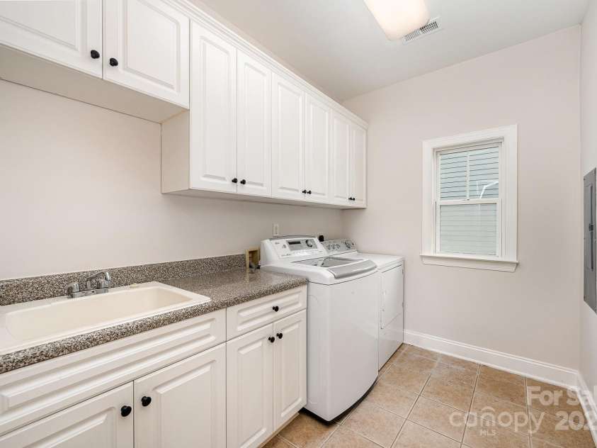 6304 Kennard Drive, Charlotte, NC 28216.  MLS# CAR4283125, YatesRealty ID 27979. 