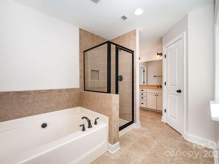 6304 Kennard Drive, Charlotte, NC 28216.  MLS# CAR4283125, YatesRealty ID 27979. 