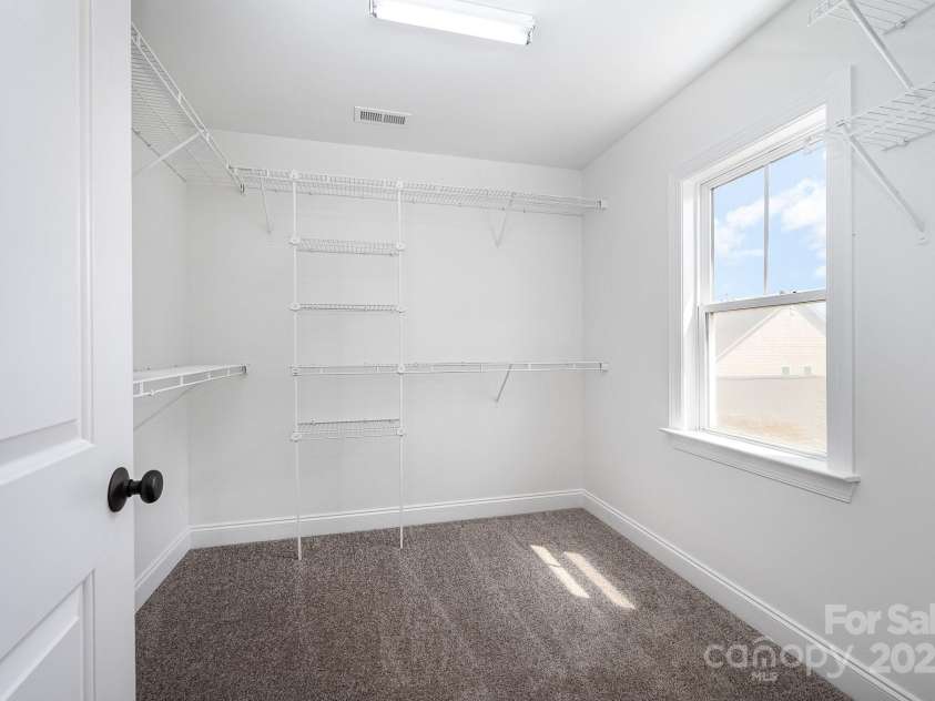 6304 Kennard Drive, Charlotte, NC 28216.  MLS# CAR4283125, YatesRealty ID 27979. 