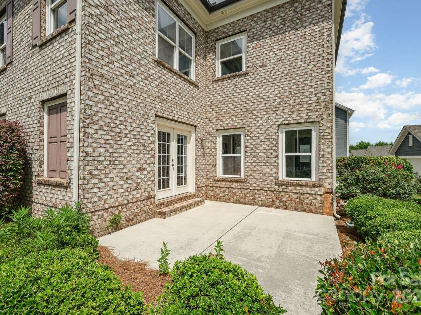 6304 Kennard Drive, Charlotte, NC 28216.  MLS# CAR4283125, YatesRealty ID 27979. 