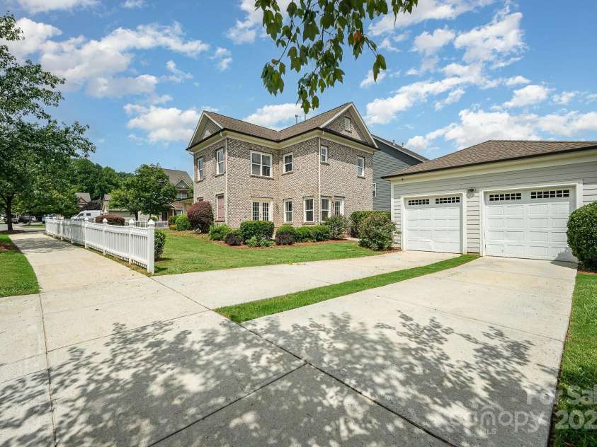 6304 Kennard Drive, Charlotte, NC 28216.  MLS# CAR4283125, YatesRealty ID 27979. 