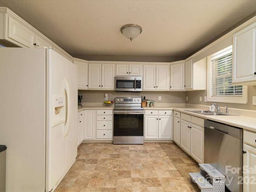 914 Ragin Lane, Rock Hill, SC 29732.  MLS# CAR4297529, YatesRealty ID 2798. 