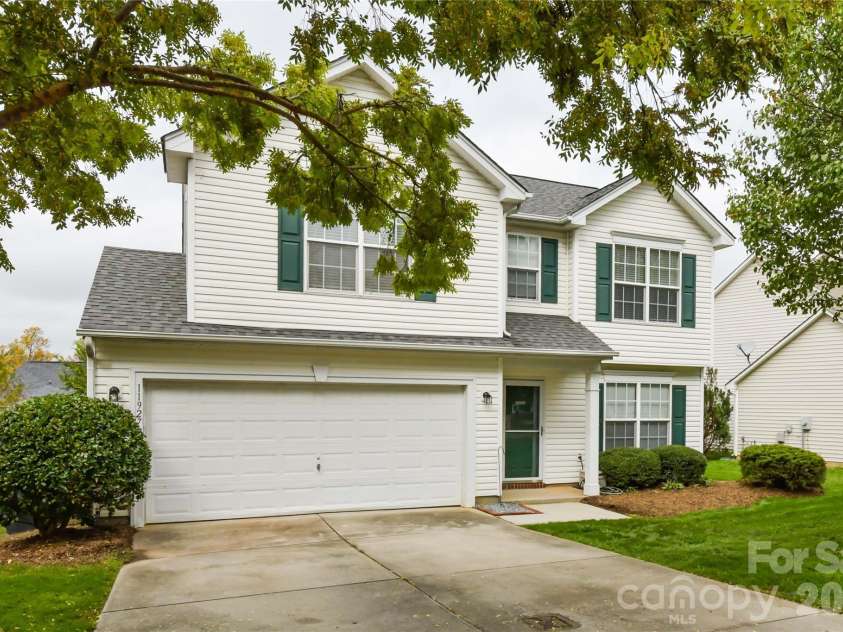 11927 Cheviott Hill Lane, Charlotte, NC 28213.  MLS# CAR4389997, YatesRealty ID 27980. 