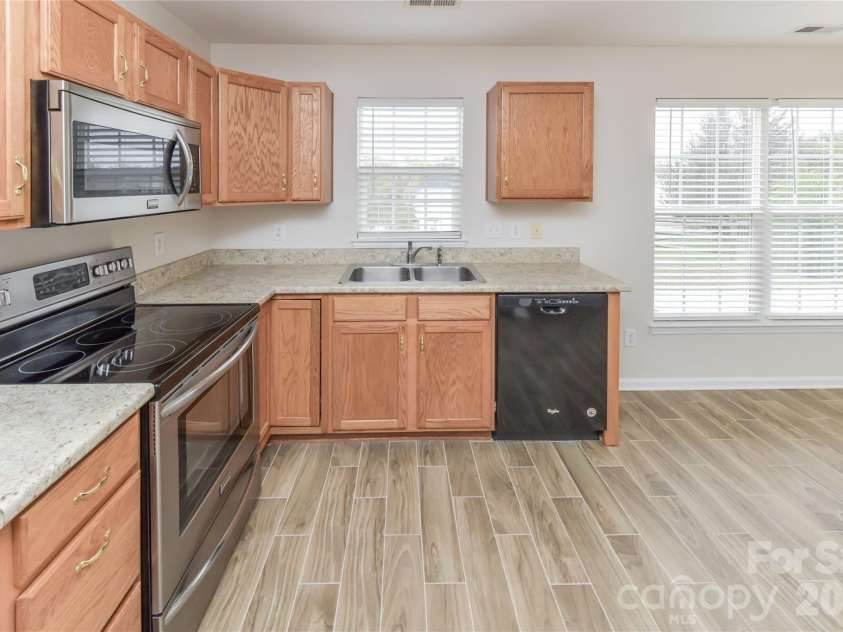 11927 Cheviott Hill Lane, Charlotte, NC 28213.  MLS# CAR4389997, YatesRealty ID 27980. 