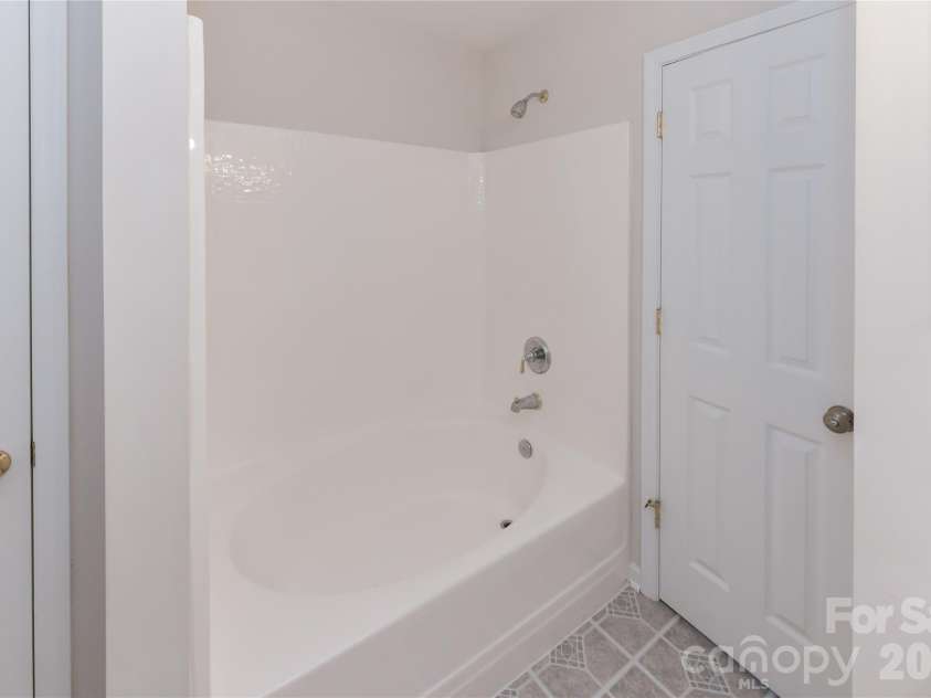 11927 Cheviott Hill Lane, Charlotte, NC 28213.  MLS# CAR4389997, YatesRealty ID 27980. 