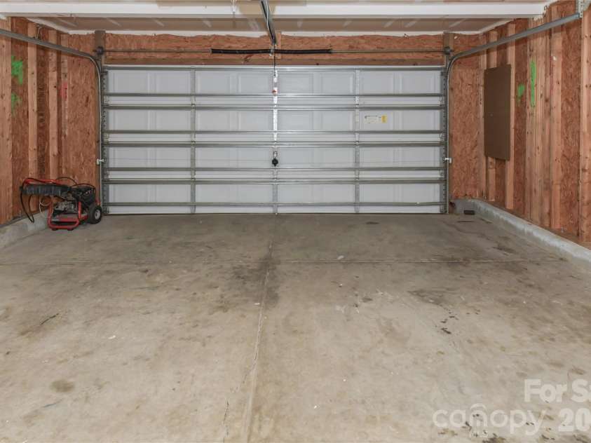 11927 Cheviott Hill Lane, Charlotte, NC 28213.  MLS# CAR4389997, YatesRealty ID 27980. Garage