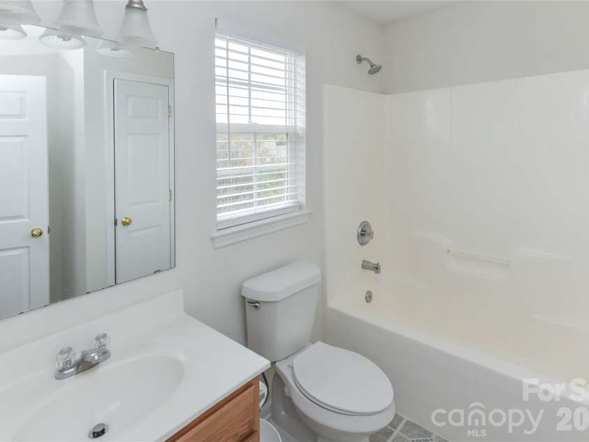 11927 Cheviott Hill Lane, Charlotte, NC 28213.  MLS# CAR4389997, YatesRealty ID 27980. Hall full bath