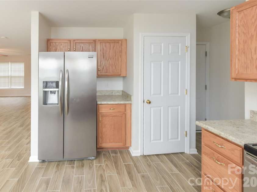 11927 Cheviott Hill Lane, Charlotte, NC 28213.  MLS# CAR4389997, YatesRealty ID 27980. Pantry