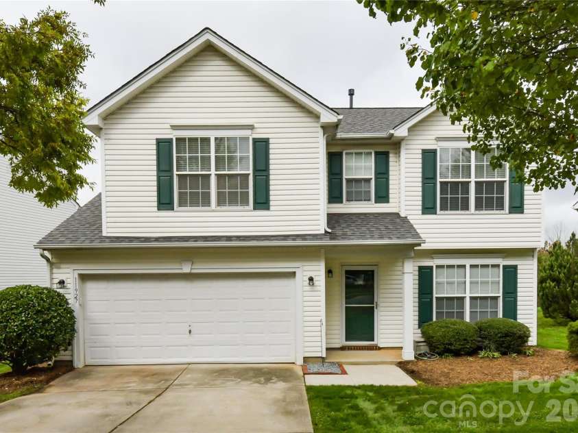 11927 Cheviott Hill Lane, Charlotte, NC 28213.  MLS# CAR4389997, YatesRealty ID 27980. Welcome home
