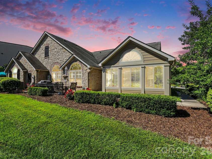 4720 Polo Gate Boulevard, Charlotte, NC 28216.  MLS# CAR4386173, YatesRealty ID 27981. 
