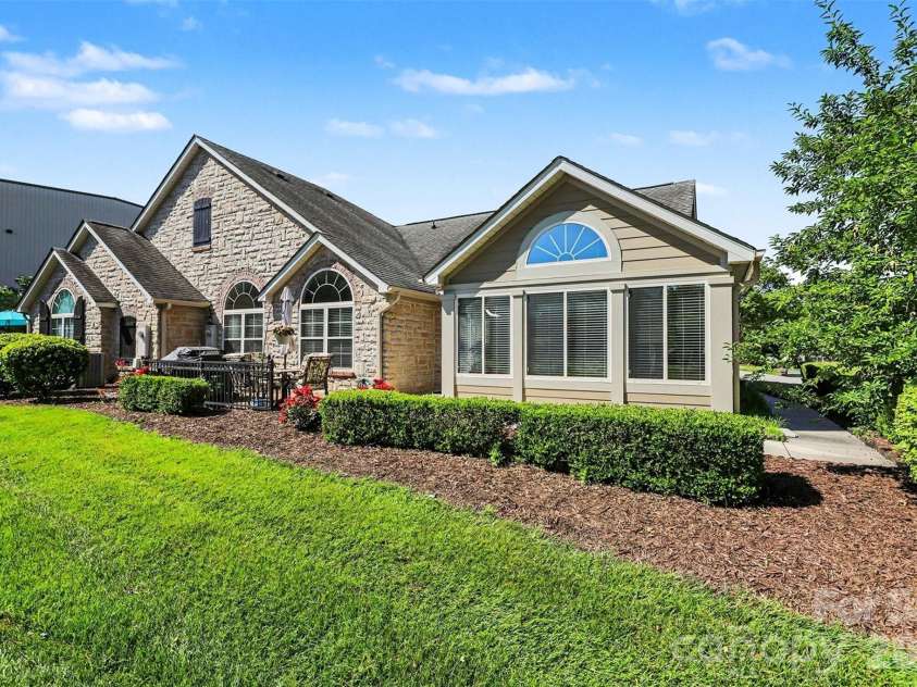 4720 Polo Gate Boulevard, Charlotte, NC 28216.  MLS# CAR4386173, YatesRealty ID 27981. 