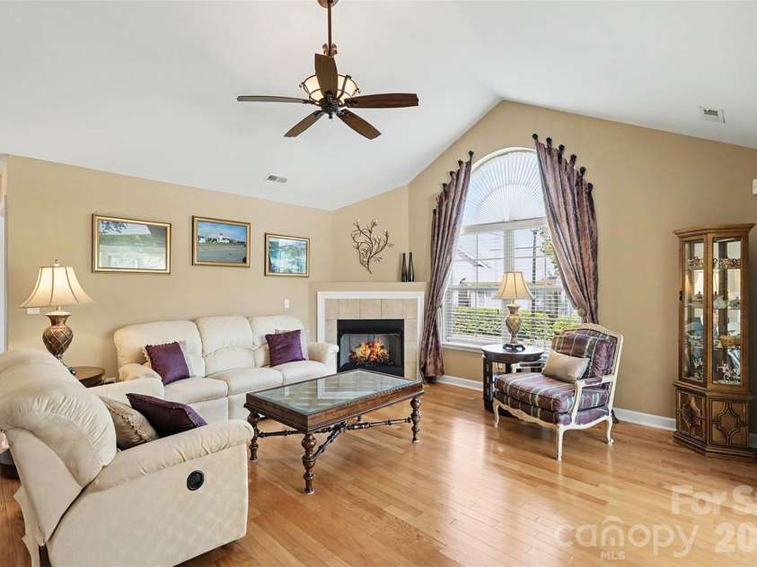 4720 Polo Gate Boulevard, Charlotte, NC 28216.  MLS# CAR4386173, YatesRealty ID 27981. 