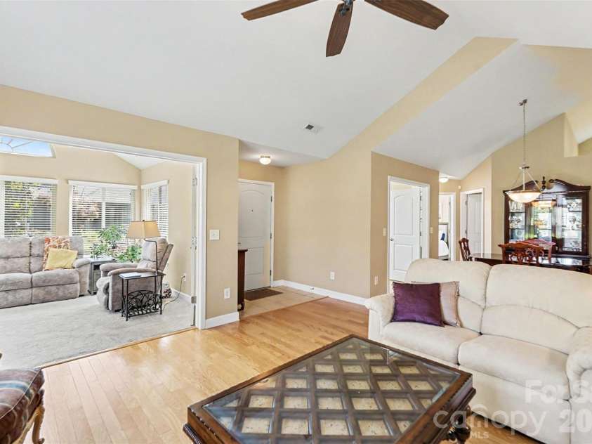 4720 Polo Gate Boulevard, Charlotte, NC 28216.  MLS# CAR4386173, YatesRealty ID 27981. 
