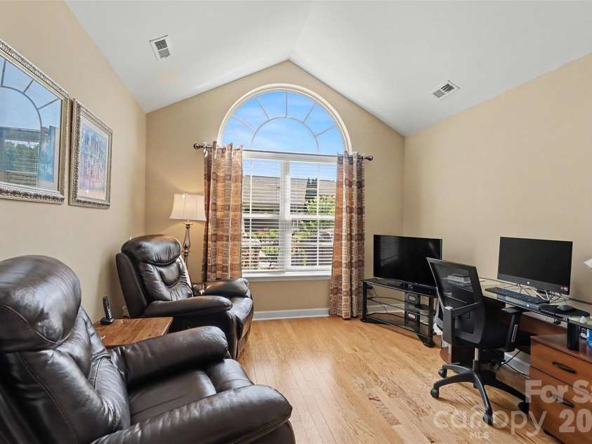 4720 Polo Gate Boulevard, Charlotte, NC 28216.  MLS# CAR4386173, YatesRealty ID 27981. 
