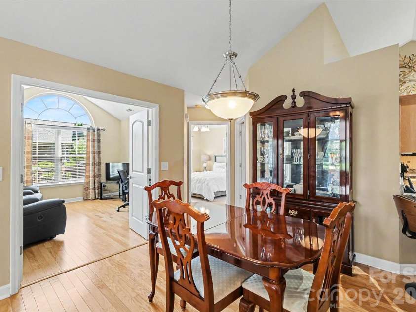 4720 Polo Gate Boulevard, Charlotte, NC 28216.  MLS# CAR4386173, YatesRealty ID 27981. 