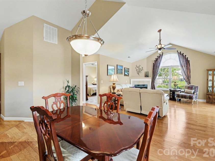 4720 Polo Gate Boulevard, Charlotte, NC 28216.  MLS# CAR4386173, YatesRealty ID 27981. 