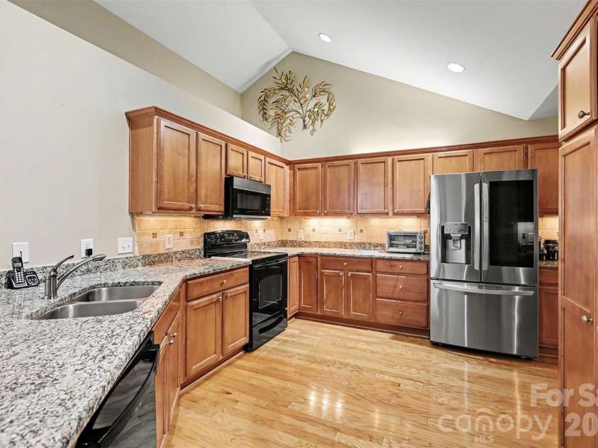 4720 Polo Gate Boulevard, Charlotte, NC 28216.  MLS# CAR4386173, YatesRealty ID 27981. 