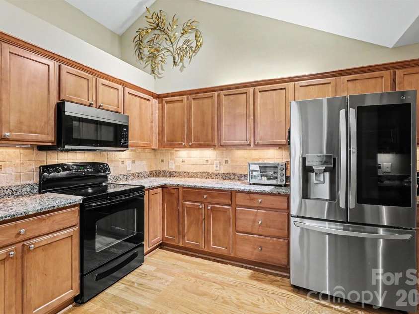 4720 Polo Gate Boulevard, Charlotte, NC 28216.  MLS# CAR4386173, YatesRealty ID 27981. 