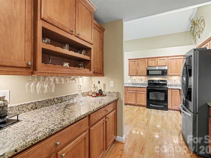 4720 Polo Gate Boulevard, Charlotte, NC 28216.  MLS# CAR4386173, YatesRealty ID 27981. 