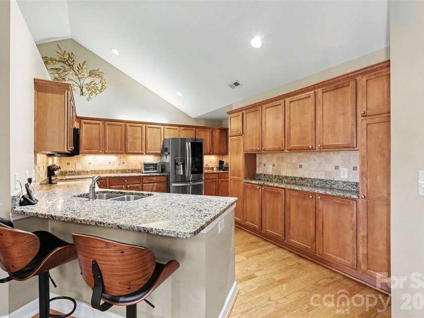 4720 Polo Gate Boulevard, Charlotte, NC 28216.  MLS# CAR4386173, YatesRealty ID 27981. 