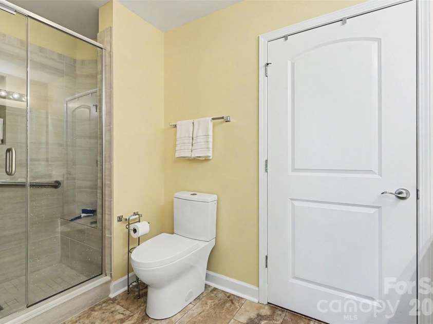 4720 Polo Gate Boulevard, Charlotte, NC 28216.  MLS# CAR4386173, YatesRealty ID 27981. 