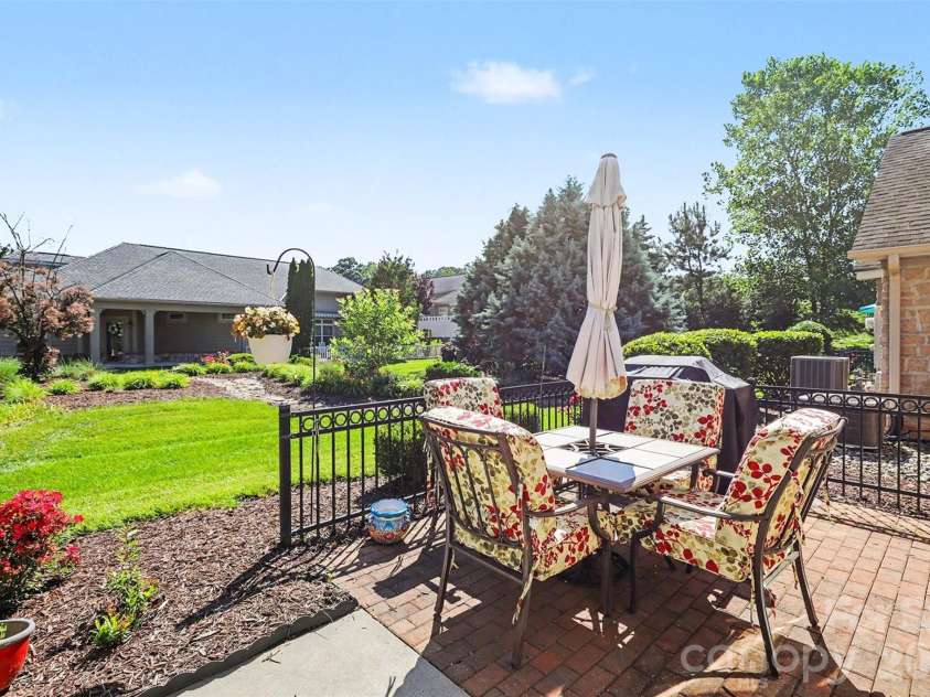 4720 Polo Gate Boulevard, Charlotte, NC 28216.  MLS# CAR4386173, YatesRealty ID 27981. 