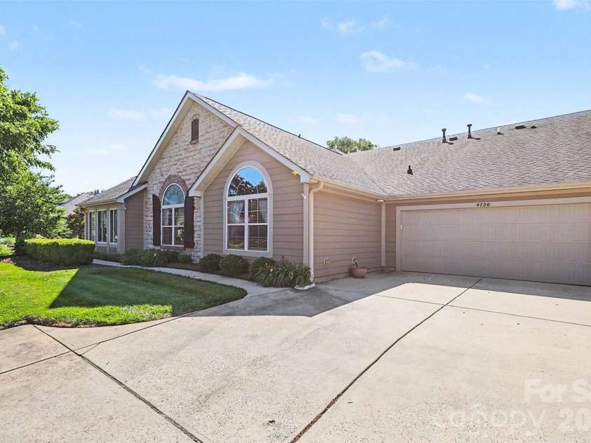 4720 Polo Gate Boulevard, Charlotte, NC 28216.  MLS# CAR4386173, YatesRealty ID 27981. 