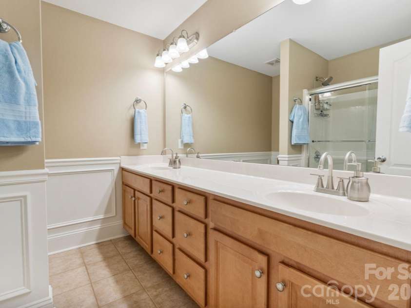 108 Broadview Circle, Mooresville, NC 28117.  MLS# CAR4388348, YatesRealty ID 27982. 2nd full bathroom