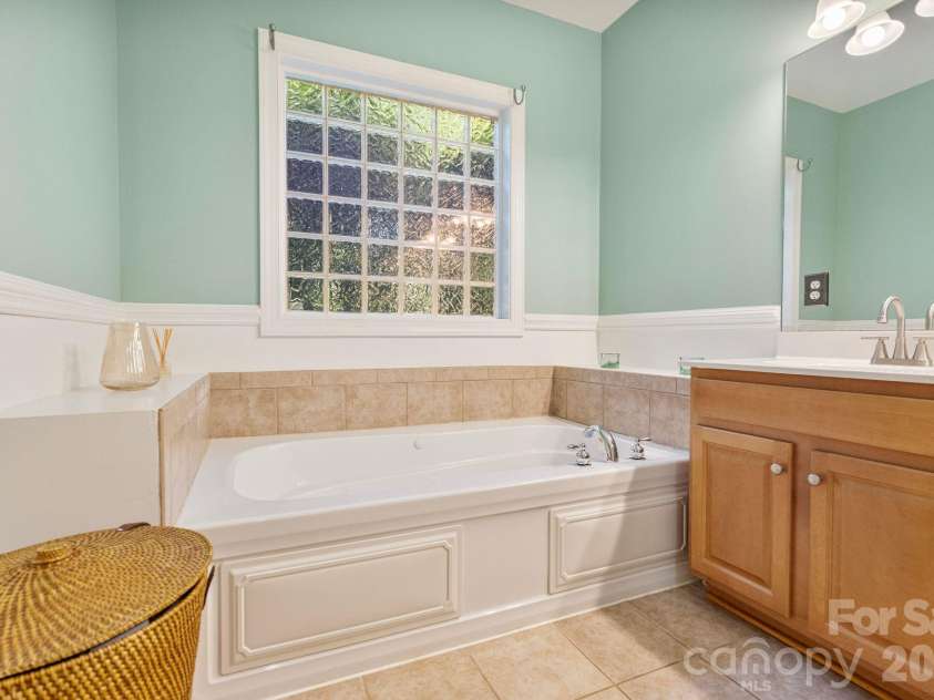 108 Broadview Circle, Mooresville, NC 28117.  MLS# CAR4388348, YatesRealty ID 27982. 