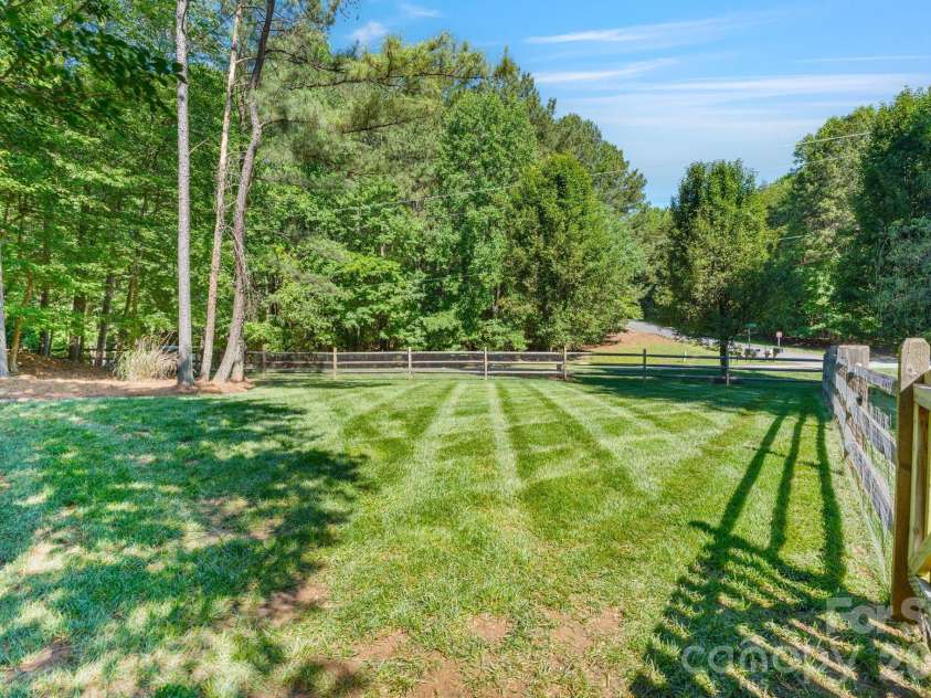 108 Broadview Circle, Mooresville, NC 28117.  MLS# CAR4388348, YatesRealty ID 27982. 