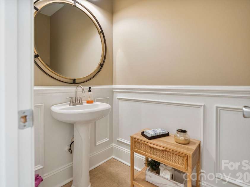 108 Broadview Circle, Mooresville, NC 28117.  MLS# CAR4388348, YatesRealty ID 27982. Main level half bathroom