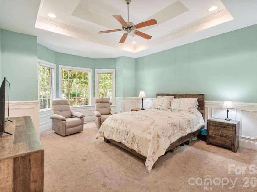 108 Broadview Circle, Mooresville, NC 28117.  MLS# CAR4388348, YatesRealty ID 27982. Main level primary suite features vaulted ceiling and seating area