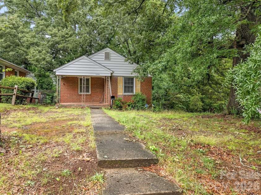1525 Herrin Avenue, Charlotte, NC 28205.  MLS# CAR4390016, YatesRealty ID 27983. 