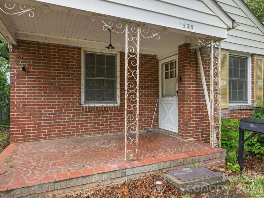 1525 Herrin Avenue, Charlotte, NC 28205.  MLS# CAR4390016, YatesRealty ID 27983. 