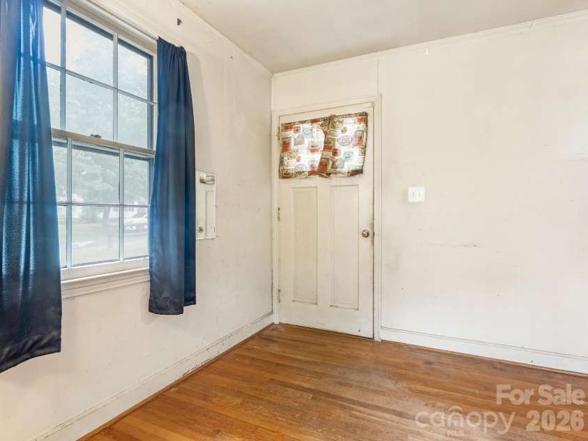 1525 Herrin Avenue, Charlotte, NC 28205.  MLS# CAR4390016, YatesRealty ID 27983. 