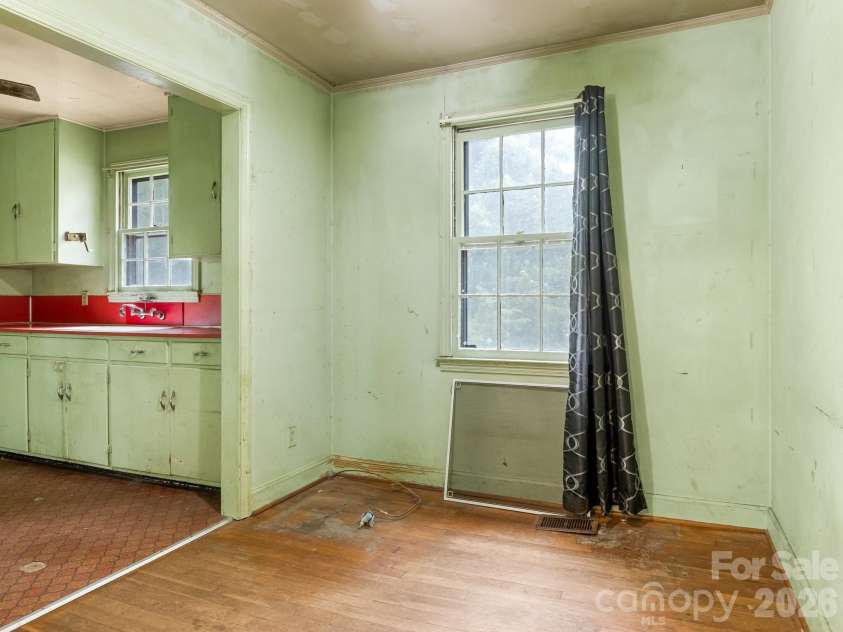 1525 Herrin Avenue, Charlotte, NC 28205.  MLS# CAR4390016, YatesRealty ID 27983. 