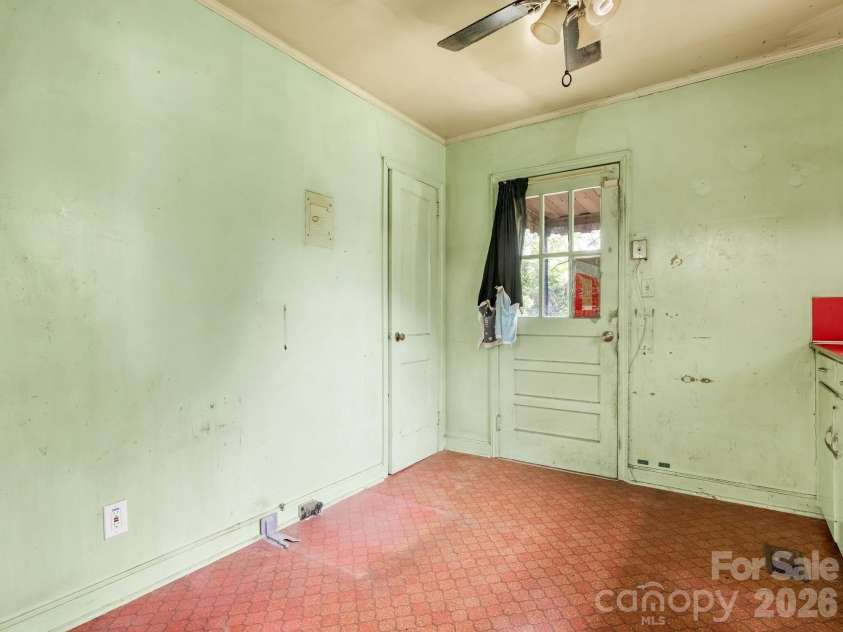 1525 Herrin Avenue, Charlotte, NC 28205.  MLS# CAR4390016, YatesRealty ID 27983. 