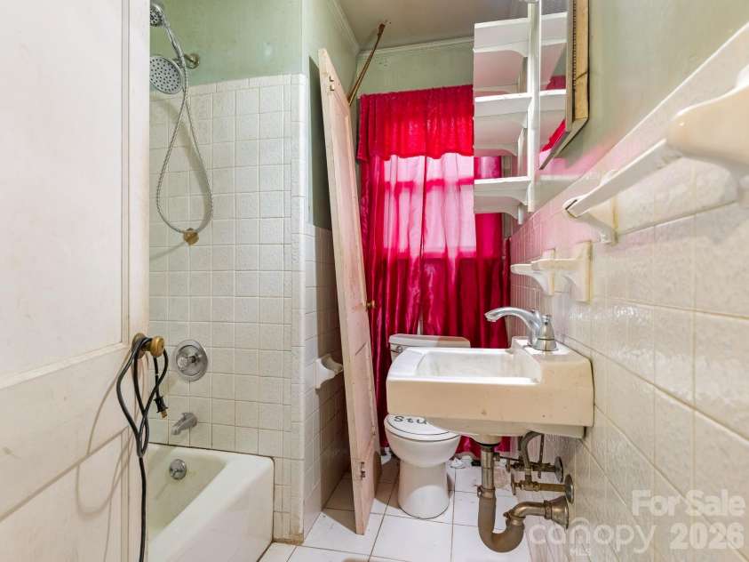 1525 Herrin Avenue, Charlotte, NC 28205.  MLS# CAR4390016, YatesRealty ID 27983. 