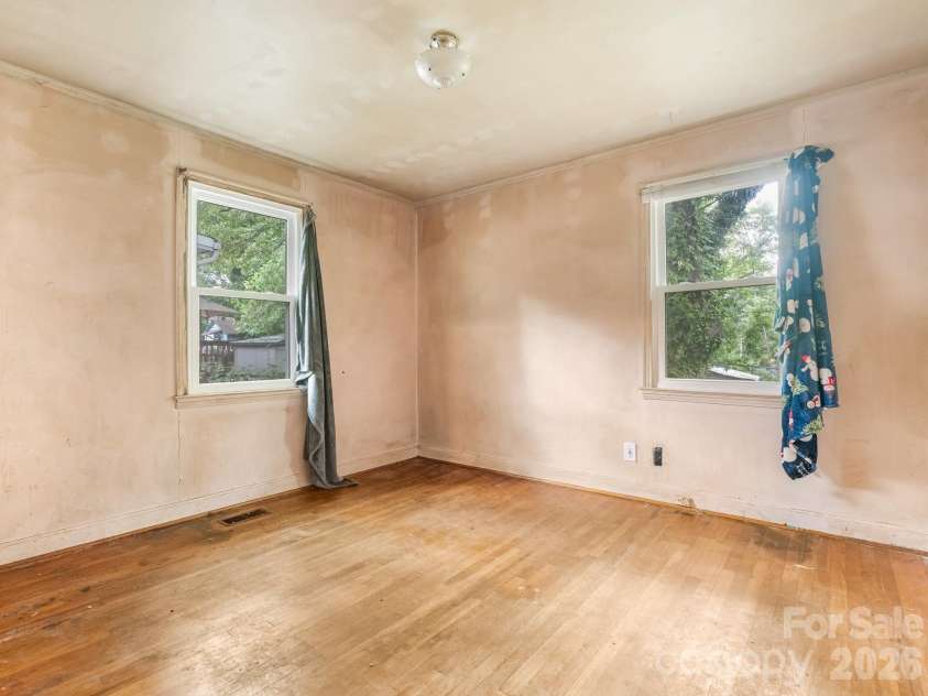 1525 Herrin Avenue, Charlotte, NC 28205.  MLS# CAR4390016, YatesRealty ID 27983. 