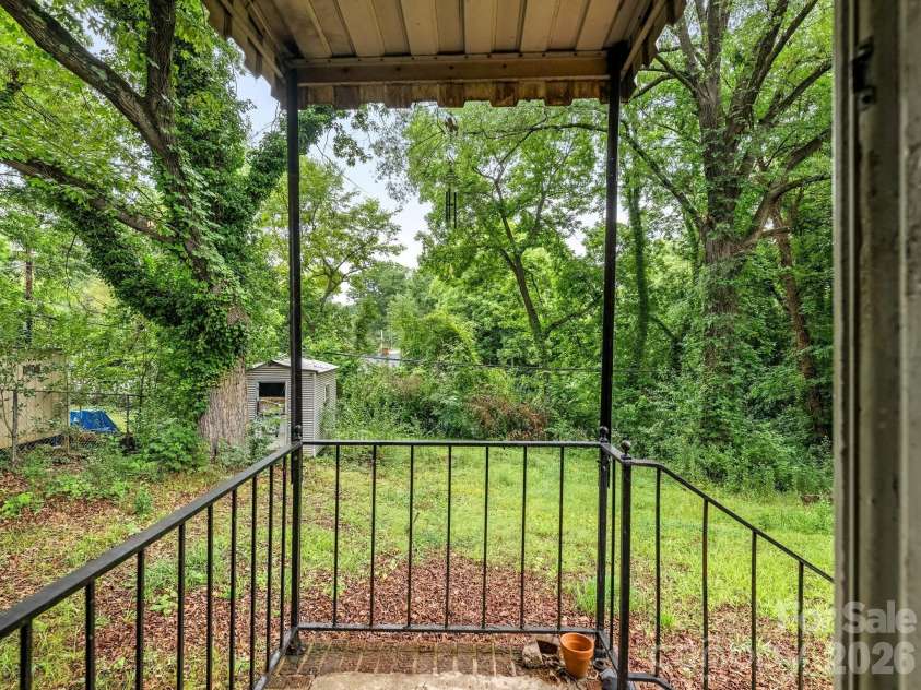 1525 Herrin Avenue, Charlotte, NC 28205.  MLS# CAR4390016, YatesRealty ID 27983. 