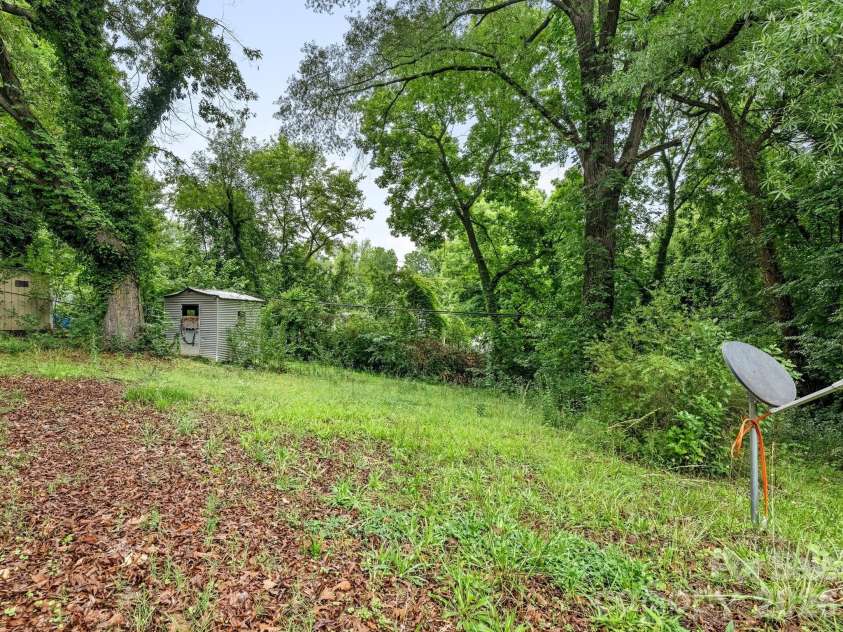 1525 Herrin Avenue, Charlotte, NC 28205.  MLS# CAR4390016, YatesRealty ID 27983. 