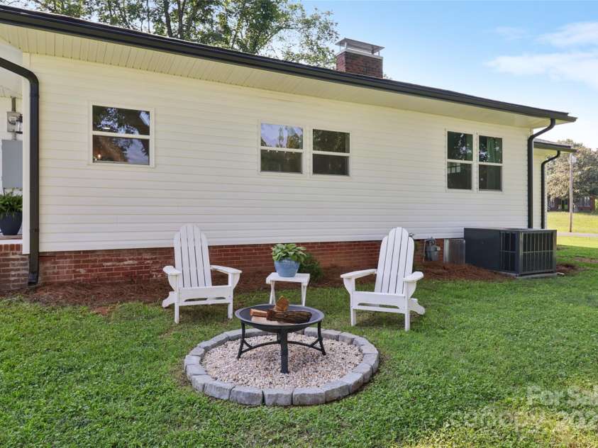 37598 Mountain Creek Road, New London, NC 28127.  MLS# CAR4258380, YatesRealty ID 27983. Fire Pit