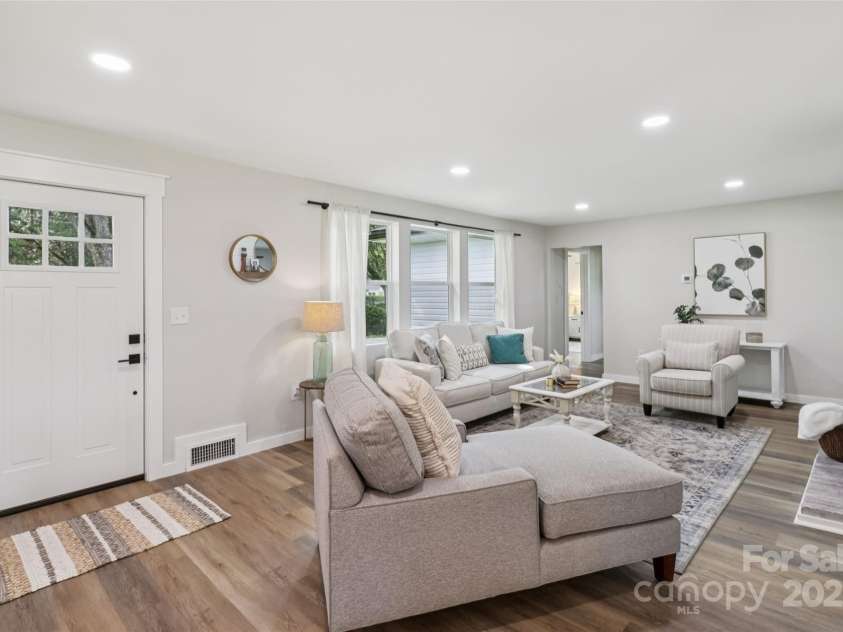 37598 Mountain Creek Road, New London, NC 28127.  MLS# CAR4258380, YatesRealty ID 27983. Living