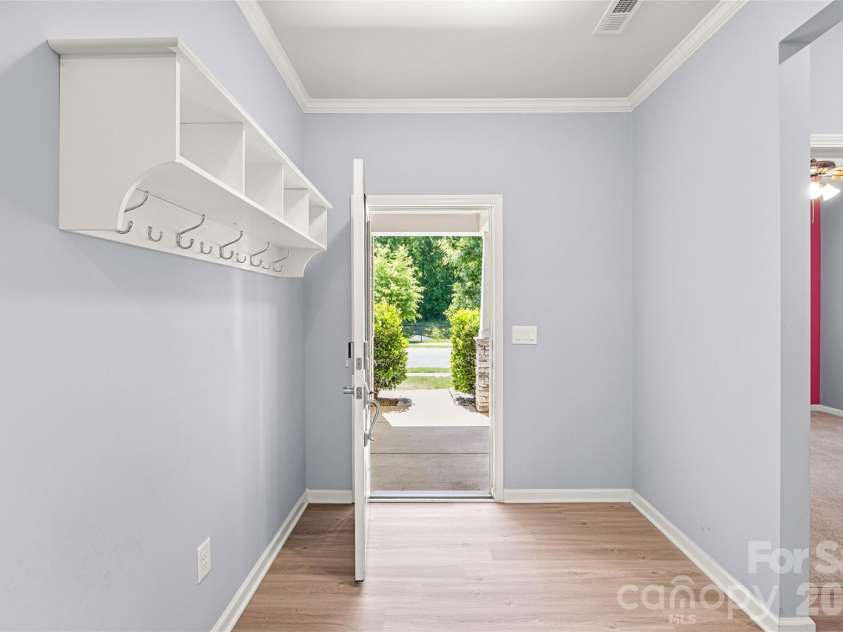 2321 Napa Valley Drive, Waxhaw, NC 28173.  MLS# CAR4389145, YatesRealty ID 27984. 