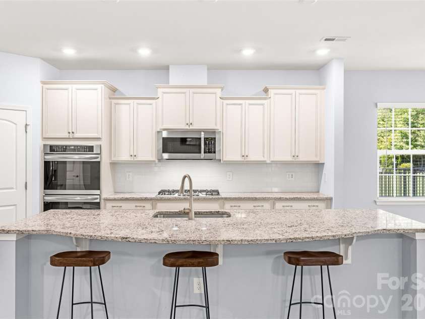 2321 Napa Valley Drive, Waxhaw, NC 28173.  MLS# CAR4389145, YatesRealty ID 27984. 